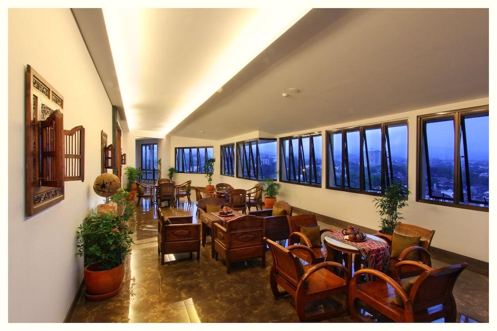 Hotel Sukajadi Hotel, Convention&gallery 3*